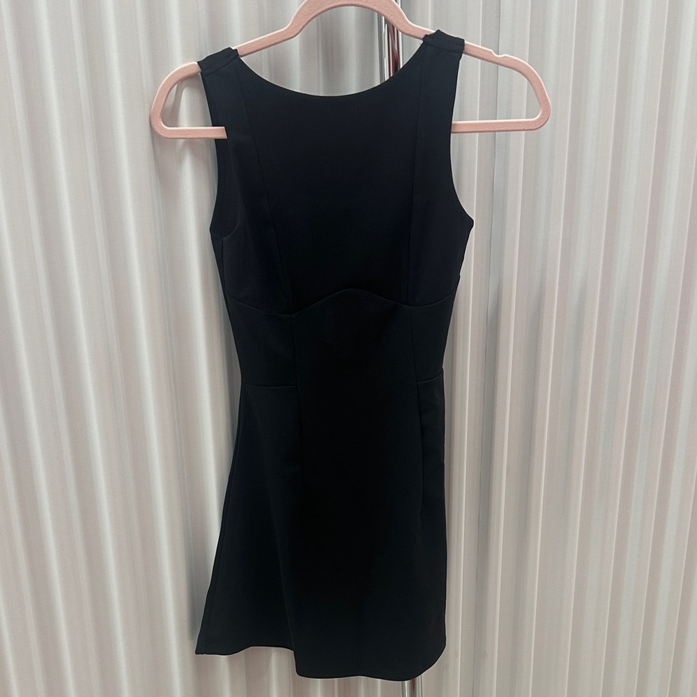 Elegant Black Sleeveless Dress
